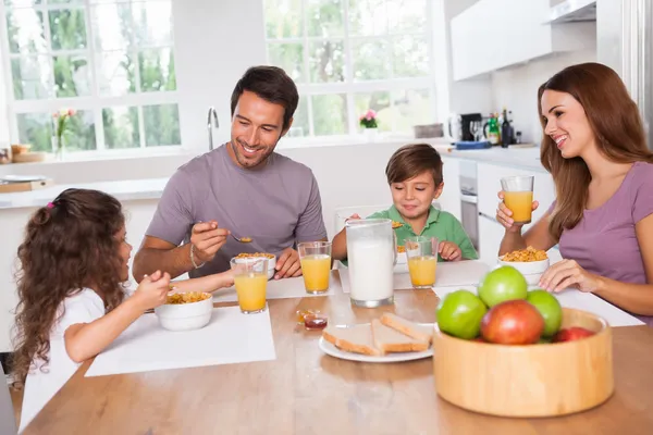 Desayuno familiar nutritivo